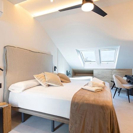 Magnificent Renovated 2Bd 2Bth Duplex With Terrace - City Centre Malaga Luaran gambar